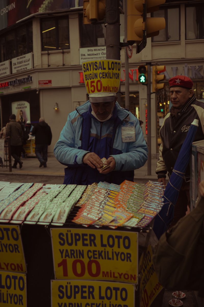 [사설] 로또 1등 19명에게 13.6억씩… 우리는 왜 복권에 빠지는가?복권,로또,당첨,돈,소비문화